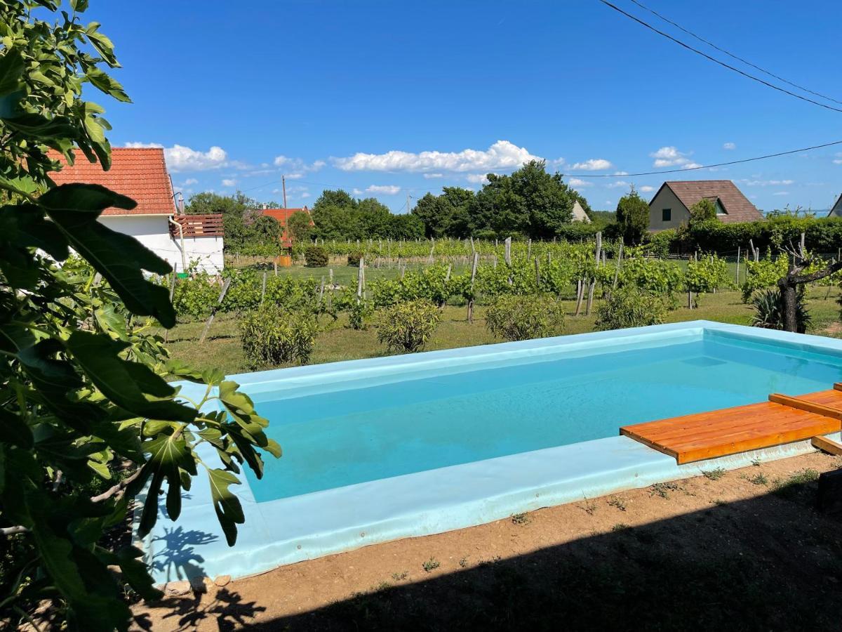 Fuege Vendeghaz Villa Lovas Exterior photo